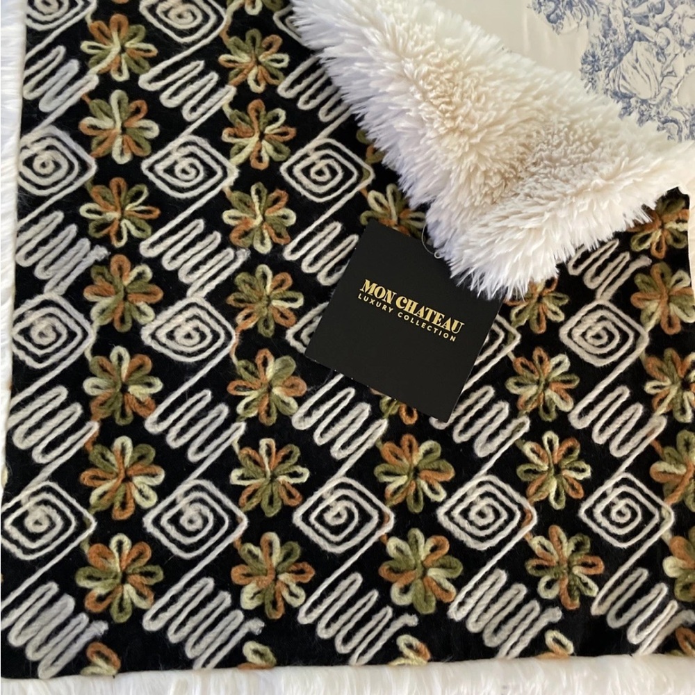 Mon Château Luxury Collection Embroidery Pillow Cover Design New